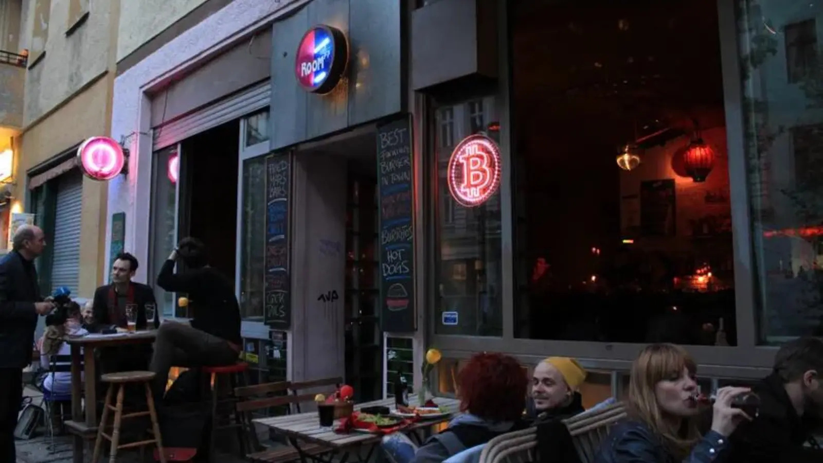 https://www.bitcoinhistory.net/room-77-became-the-first-brick-and-mortar-business-to-accept-bitcoin-